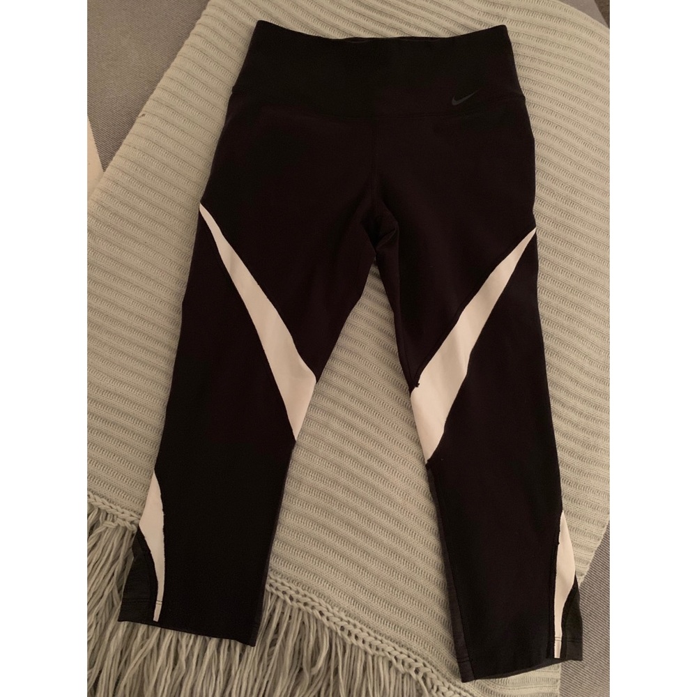 Nike Cropped Dri-Fit Legging